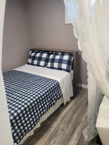 Hostal Adorable Studio Basement Apartment In South Barrie