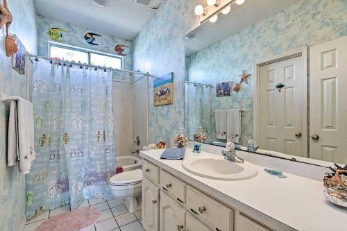 Bright Pastel Island Home With Sunset View And Grill!