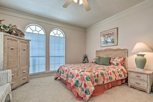 Bright Pastel Island Home With Sunset View And Grill!
