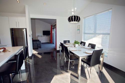 Luxury On Rutherford - Hanmer Springs Holiday Home