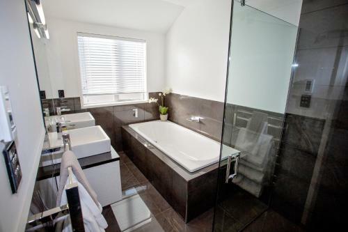 Luxury On Rutherford - Hanmer Springs Holiday Home