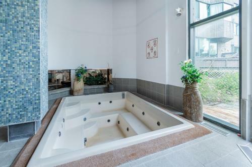 Apartamento Condo 2 Chambres Avec Parc Aquatique!