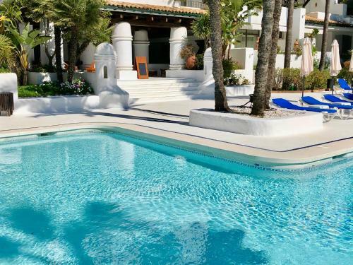 Luxury Apartment In La Isla, Puerto Banus