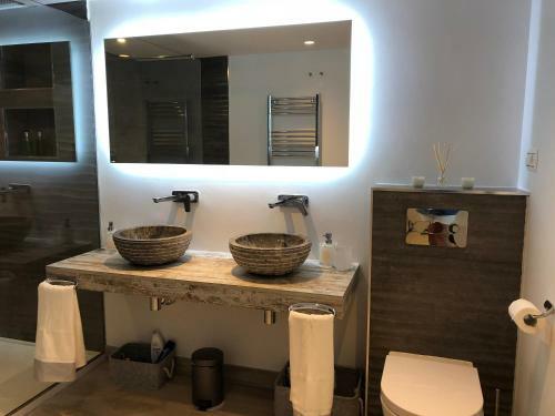 Luxury Apartment In La Isla, Puerto Banus
