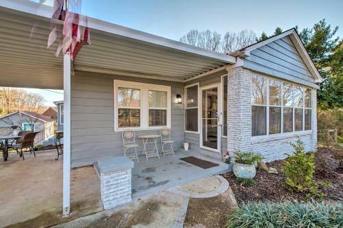 Modern Florence Getaway With Patio And Grill!