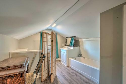 Modern Florence Getaway With Patio And Grill!