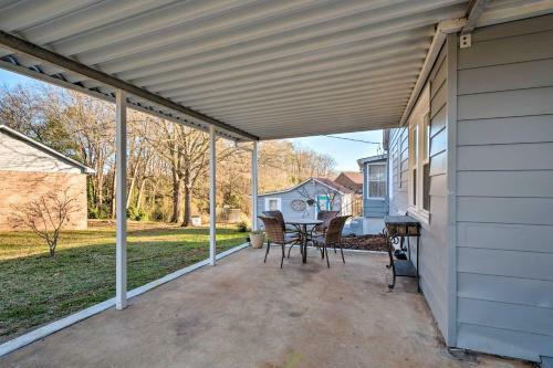 Modern Florence Getaway With Patio And Grill!