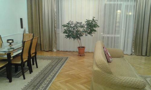 Neftiannikov Avenue Apartment