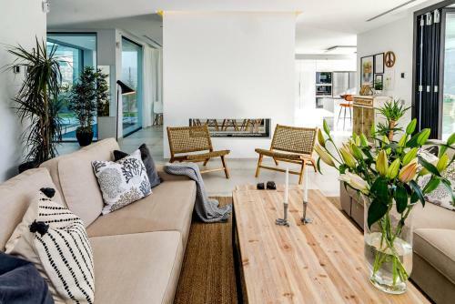 Vlg-modern 5 Bedroom Villa Close To Beach
