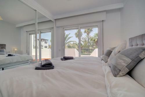 3 Bed Modern House Marbella - Direct Pool Access