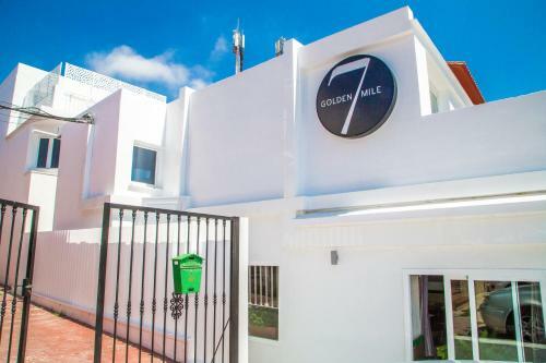 Hostal Seven Golden Mile
