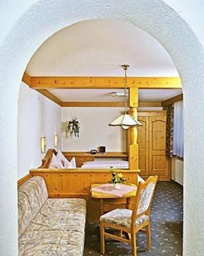 Hostal Caf� Aparthotel K�serstube