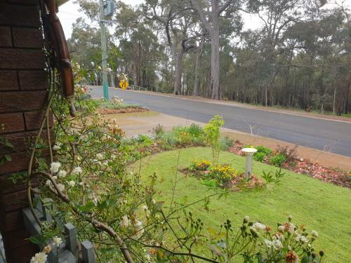 Walnut Cottage - 2 Bedroom Pet Friendly Country Cottage
