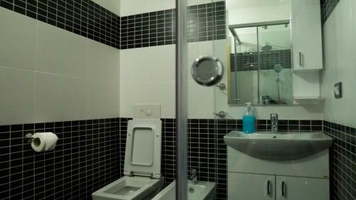 Apartamento Eka Luxury Two-bedroom Penthouse