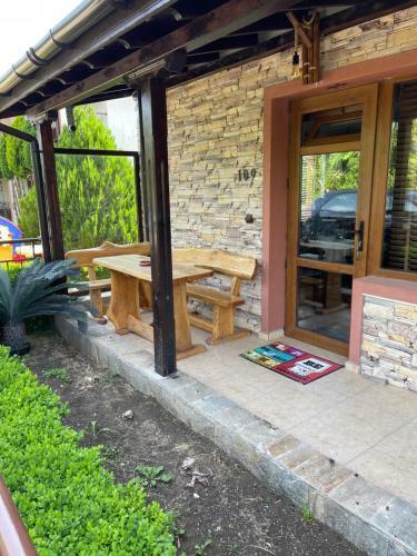 Panteli Apart House