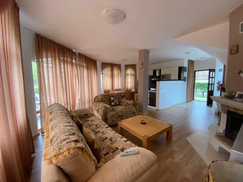 Villa Cabernet 1