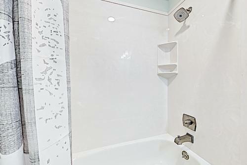 The Sand & Surf Beach House A & B