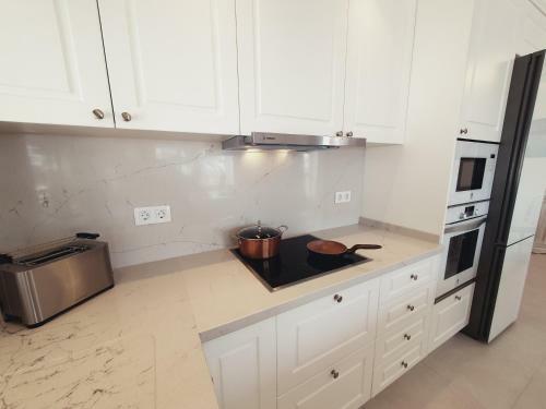 Elegant And Spacious Apartment With Sea Vieuw