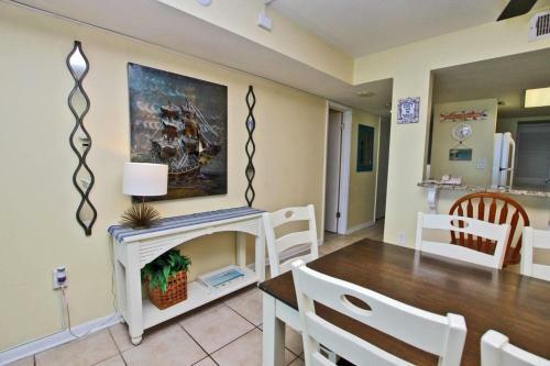 Castaways By Youngs Suncoast