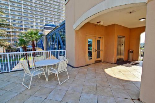 Crystal Tower 1102 By Youngs Suncoast