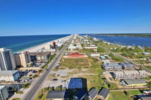Crystal Tower 1102 By Youngs Suncoast