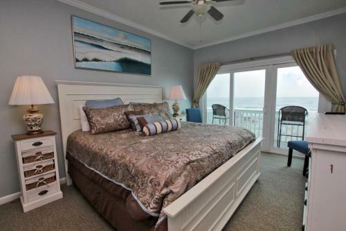 Marilyns Cottage By Youngs Suncoast