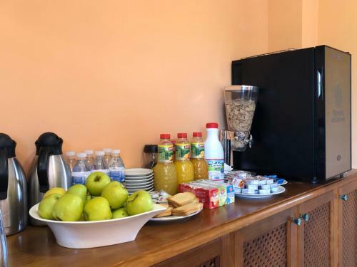 Hostal Hotel Hoster�a De Monz�n