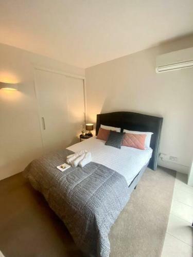 Luxury & Central Apartment On Riverside W/ Parking