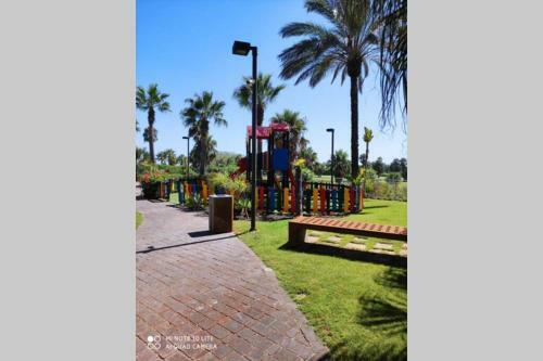 Elegante Apartamento En Playa Granada & Golf