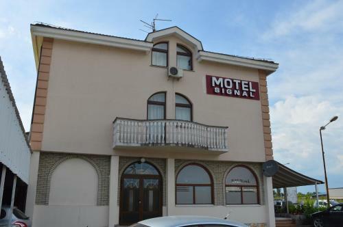 Motel Signal
