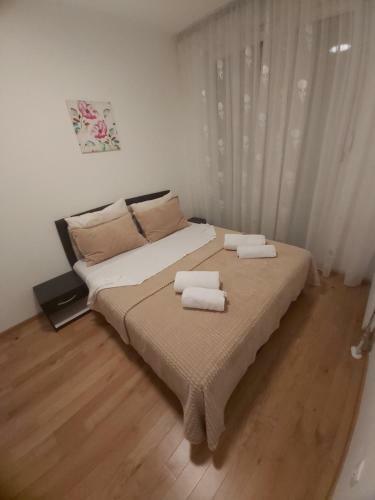 Silver Apartment