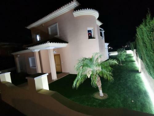 Villa de Lujo de 550 M2 Con Piscina Privada Y Barbacoa