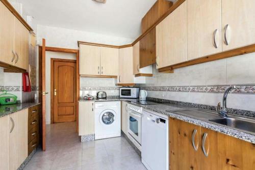 3383 Villa Encina