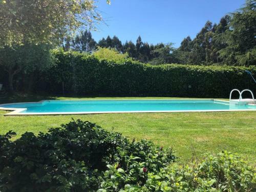 Casa Con Piscina Y Jard�n En Oleiros