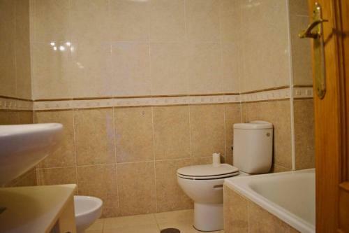 Top Floor Apartment With Private Roof Terrace.