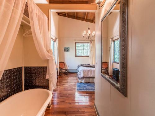 Tree House Cabin - The Original