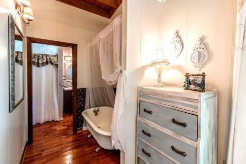 Tree House Cabin - The Original
