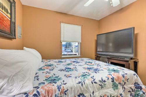 Welcoming Mobile Getaway About 11 Mi To Marinas!