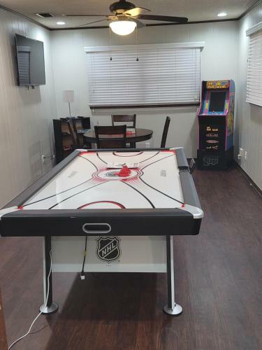 Comfortable Cozy Getaway 3 Bedroom With Gameroom