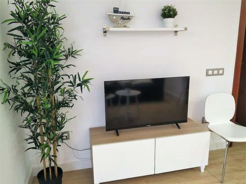 Modern Apartment In Palam�s Near Beach