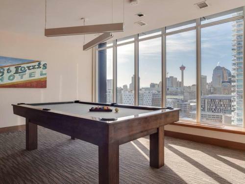 New Sweeping Views Luxury 2br Suite Pool Table, Rooftop Patio, Bbq, Coffee