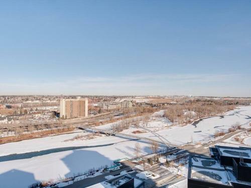 New Sweeping Views Luxury 2br Suite Pool Table, Rooftop Patio, Bbq, Coffee