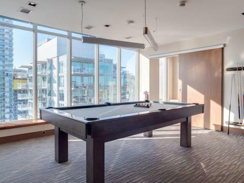 New Sweeping Views Luxury 2br Suite Pool Table, Rooftop Patio, Bbq, Coffee