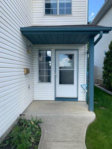 Small Private Basement Suite With Own Bathroom And Share Laundry