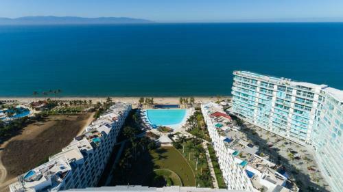 Blue View Beauty! Beachfront Condo With Large Private Terrace