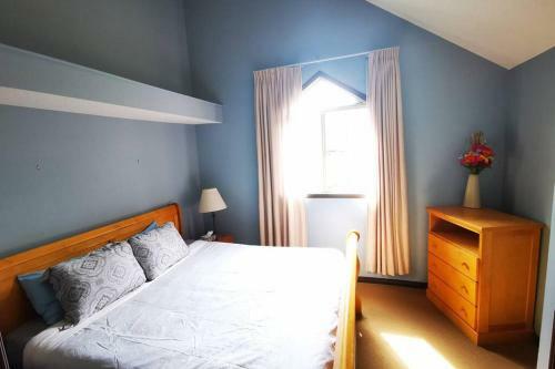 Delightful Chalet 2bd 2ba Pool Hot Tub Bbq Private Entry Park Pass