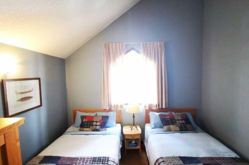 Delightful Chalet 2bd 2ba Pool Hot Tub Bbq Private Entry Park Pass