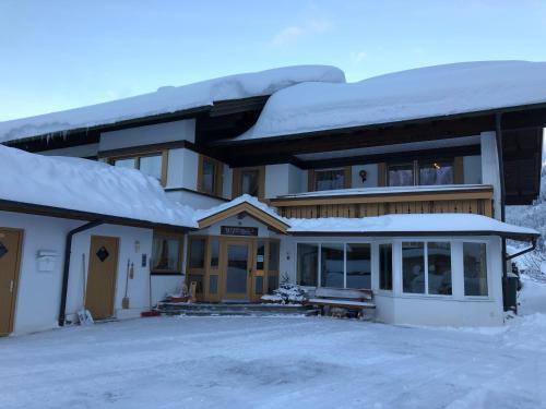 Apartamentos G�stehaus Strasser Hotel Garni