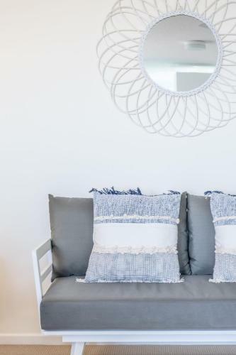 New Listing Retro Beach Style Apartment With Ocean Views