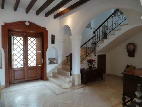 Luxury Villa For 16 People With Seaview, Pool And Bbq